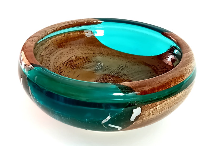 Coastal Harmony Fusion Bowl: A Blend of Blue Epoxy - Image 3