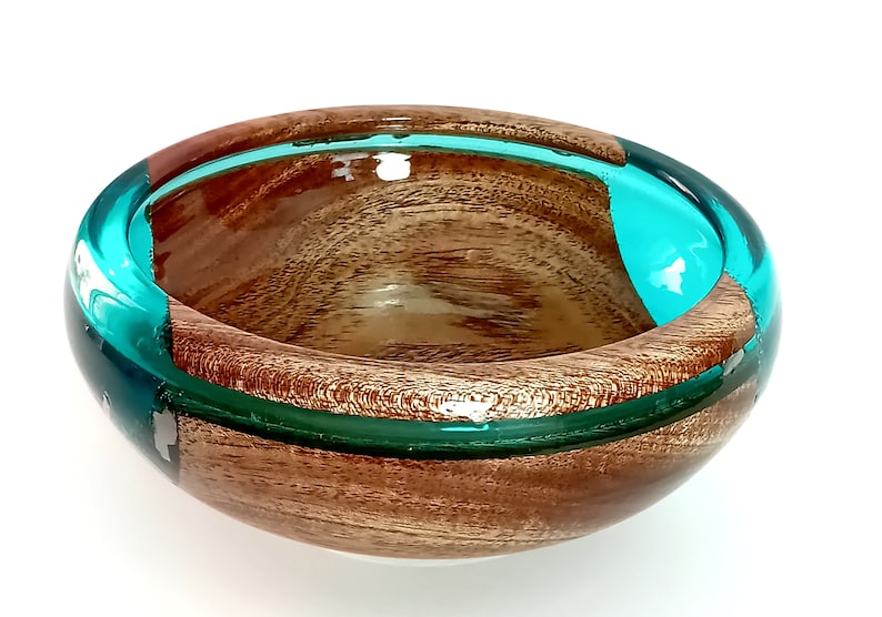 Coastal Harmony Fusion Bowl: A Blend of Blue Epoxy - Image 2