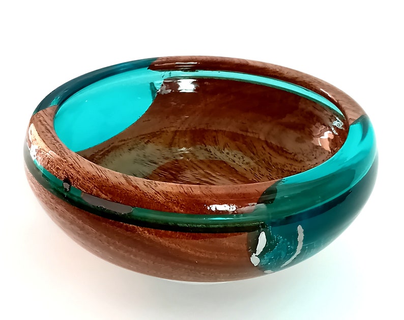 Coastal Harmony Fusion Bowl: A Blend of Blue Epoxy - Image 4